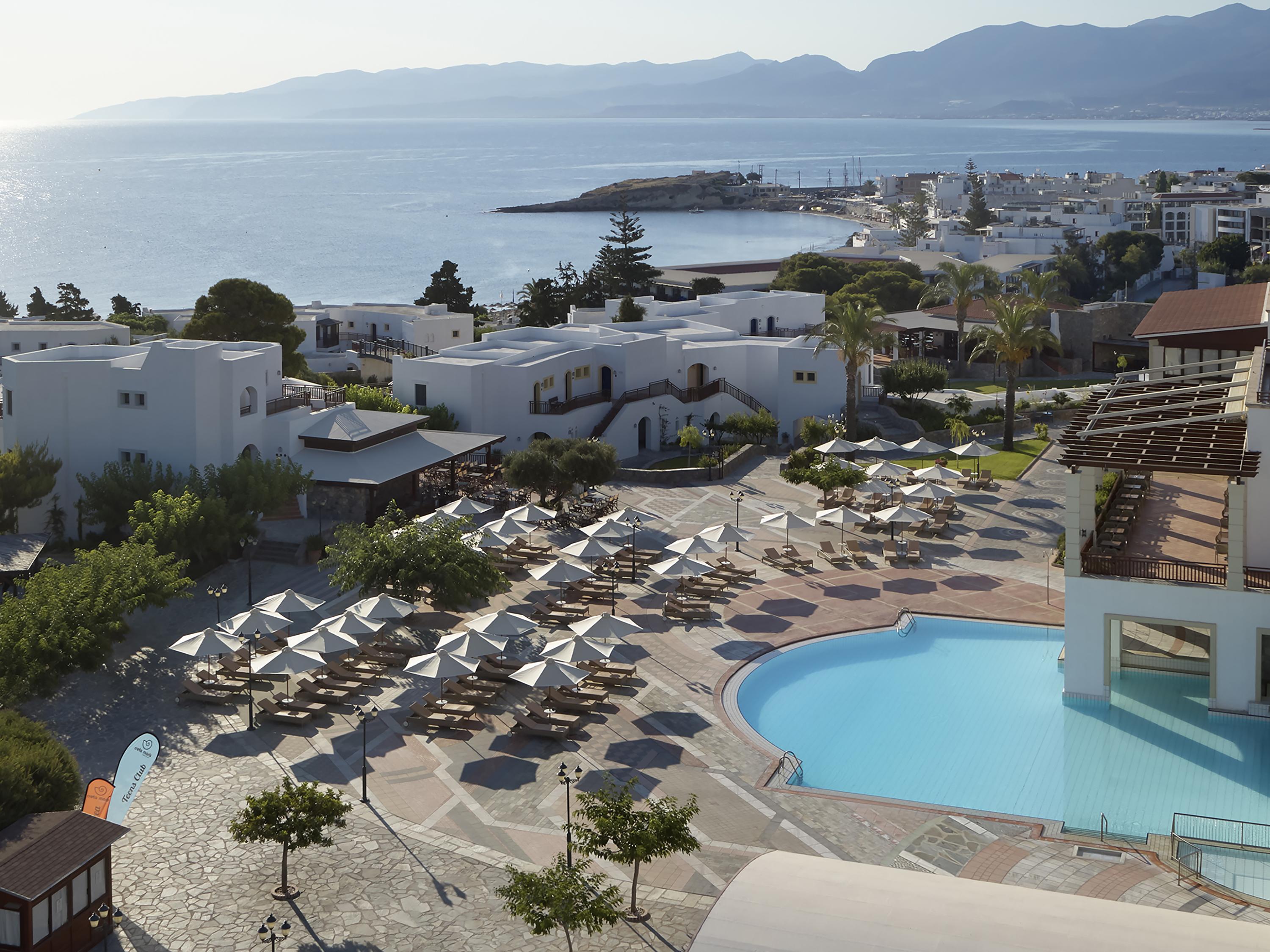 Creta Maris Resort Hersonissos  Esterno foto The resort's main pool