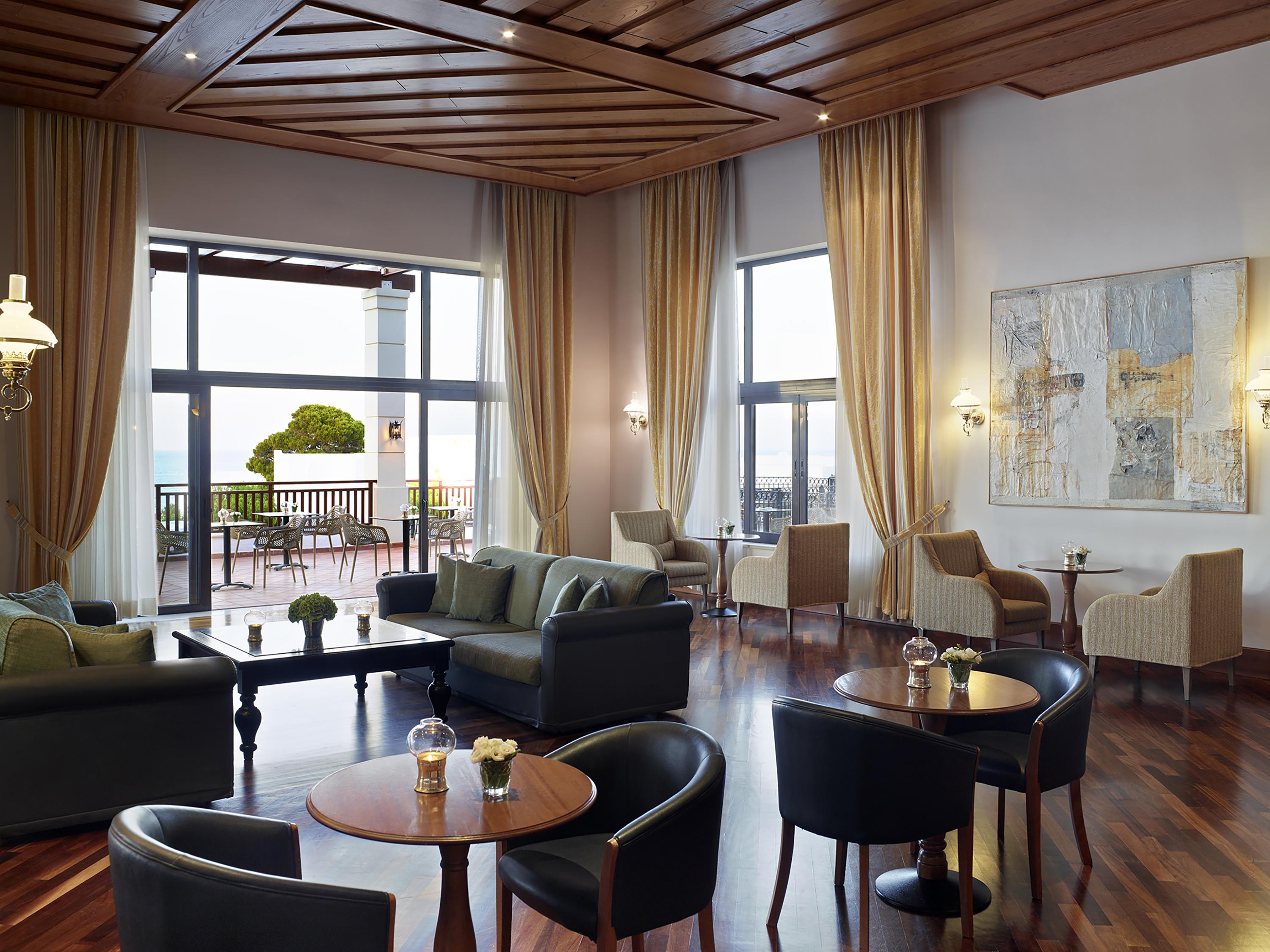 Creta Maris Resort Hersonissos  Esterno foto The lounge at the airport