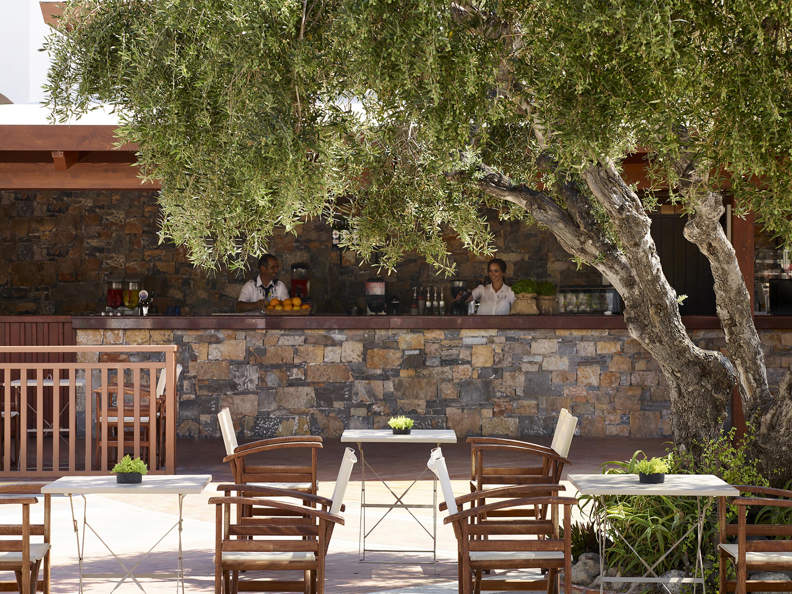 Creta Maris Resort Hersonissos  Esterno foto The bar at the hotel