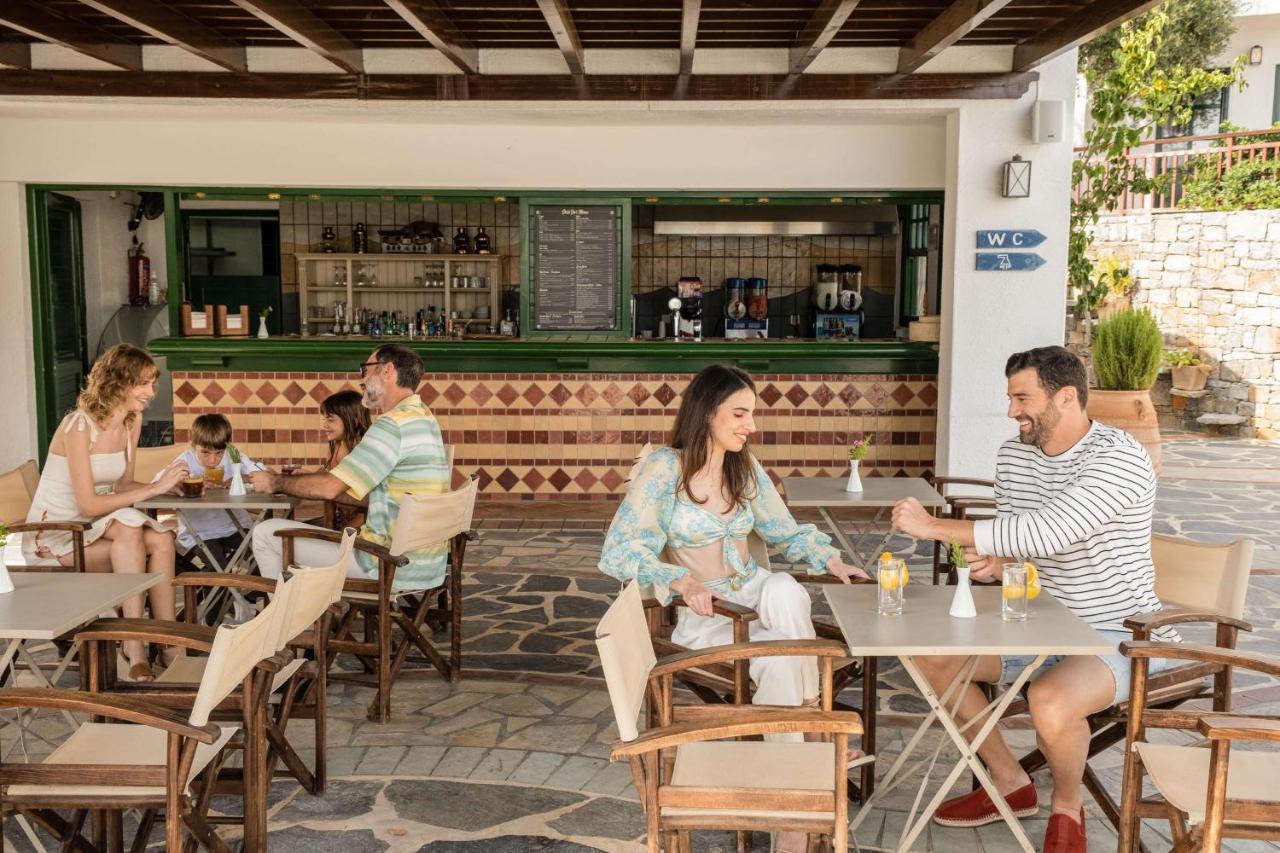 Creta Maris Resort Hersonissos  Esterno foto A café in Greece