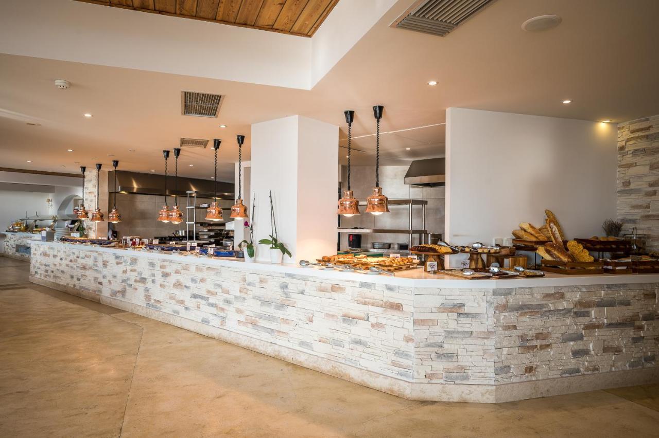 Creta Maris Resort Hersonissos  Esterno foto The buffet at the hotel